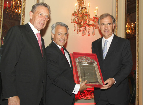 Rafael Estrella, Embajador de España; Diego Sobrini, presidente ejecutivo de MAPFRE ARGENTINA y Guillermo Ambrogi, presidente de CECRA