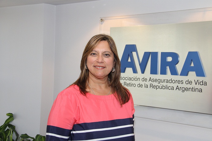 Claudia Mundo, Presidente de AVIRA