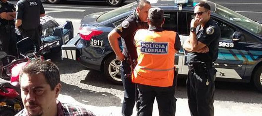 SSN-Último momento. Policías y caos. Patrulleros y policías con intención de impedir el ingreso de decenas de empleados. ¿Quo vadis Macri?