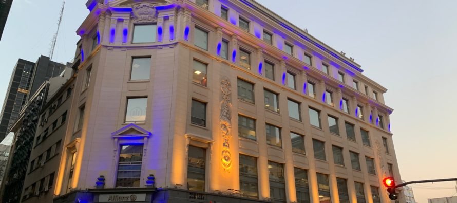 Allianz pone en valor patrimonio de la Ciudad al restaurar la fachada de su Casa Central