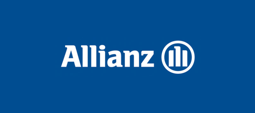 Allianz donó equipos de computación para reciclar a la Fundación Equidad