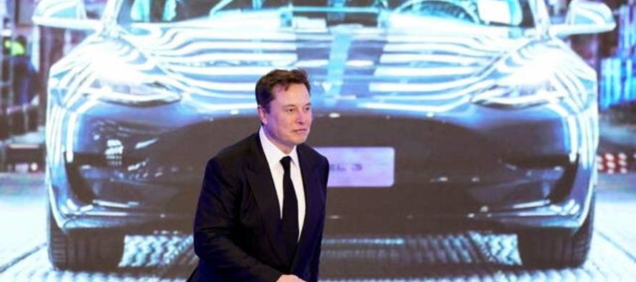 Lo nuevo de Tesla: ahora te vende seguros, pero de una manera muy especial