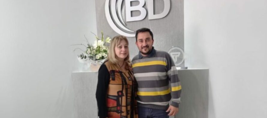 Un apellido ligado al mercado asegurador abrió una nueva agencia en la avenida Almirante Brown: DUCASSE Y BRITOS, PAS