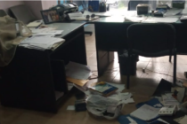 Boqueteros ingresaron, robaron y destrozaron la oficina de una compañía de seguros en pleno centro de Belén