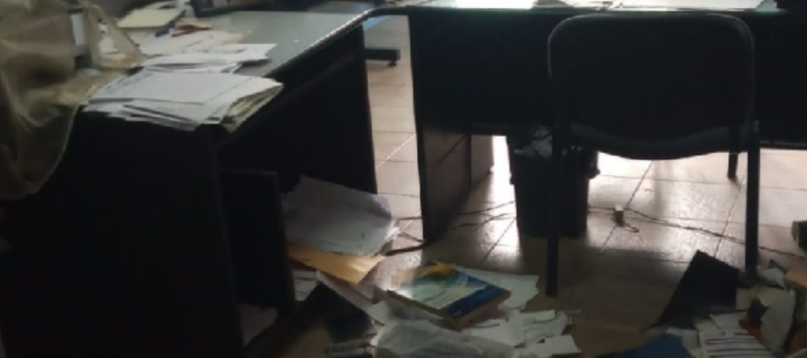 Boqueteros ingresaron, robaron y destrozaron la oficina de una compañía de seguros en pleno centro de Belén